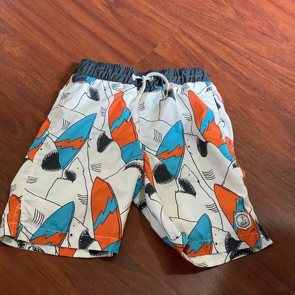 Boys Gap shark print elastic waist swim trunks - Picture 3 of 5